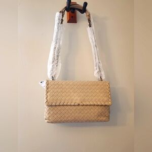 $4500 Brand New 100% Auth Bottega Veneta Intrecciato Shoulder Bag Cream Leather
